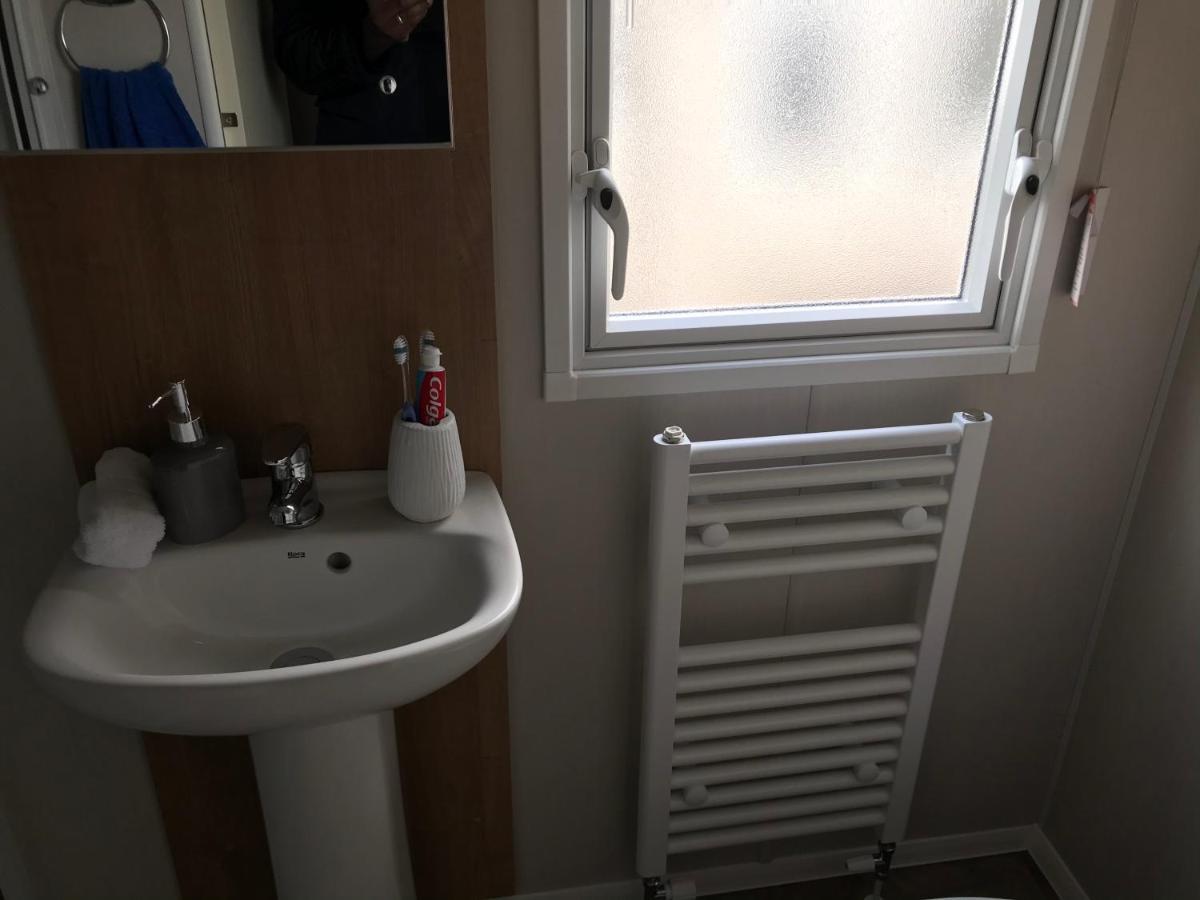Exclusive 3 Bedroom Caravan, Sleeps 8 People At Parkdean Newquay Holiday Park, Cornwall, Uk Exterior foto