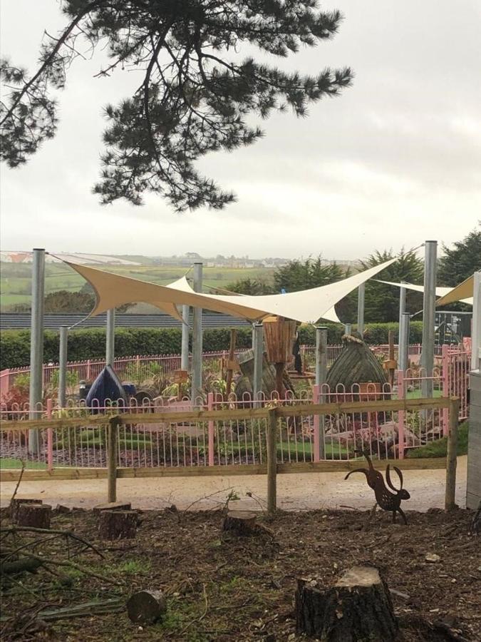 Exclusive 3 Bedroom Caravan, Sleeps 8 People At Parkdean Newquay Holiday Park, Cornwall, Uk Exterior foto